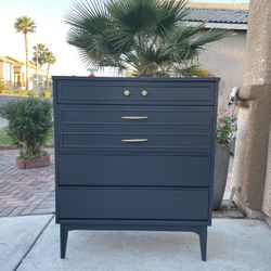 Dresser solid wood black excellent condition H45 W38 D18 free delivery 