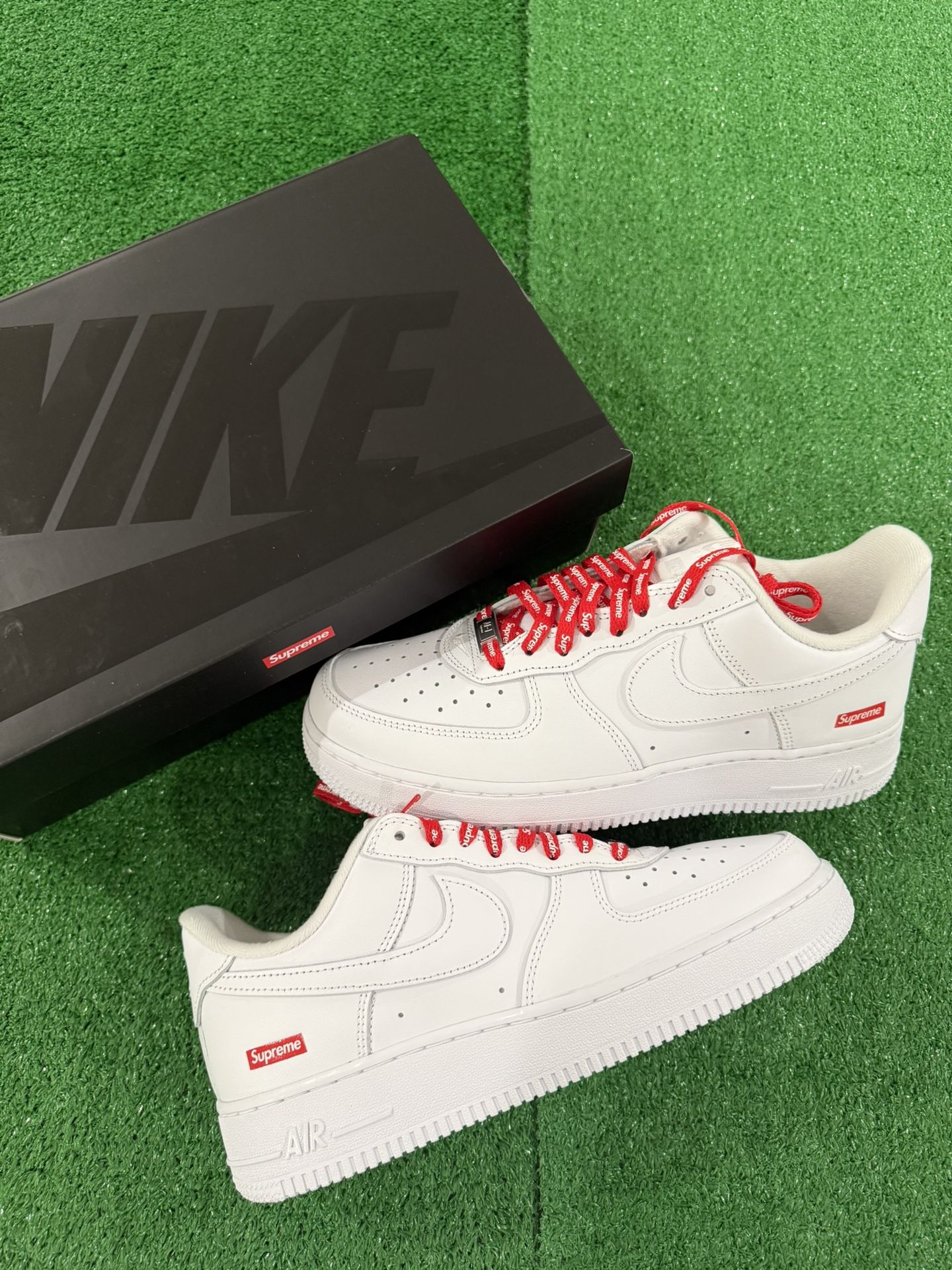 Nike Air Force 1 Low Supreme White