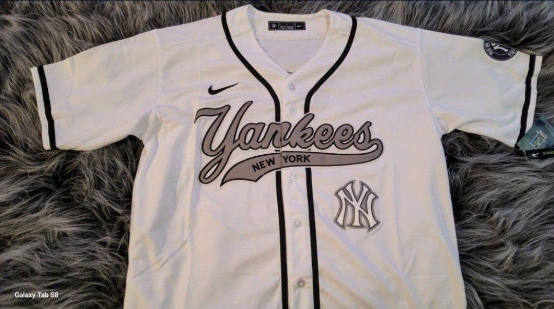 Authentic New York Yankees Jersey XXL for Sale in Las Vegas, NV