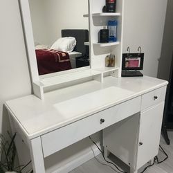 Table with mirror for a single bedroom