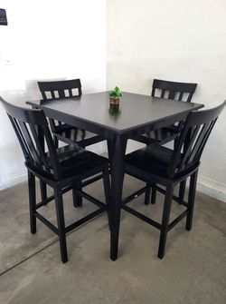 Black Table & 4 Chairs Excellent Condition