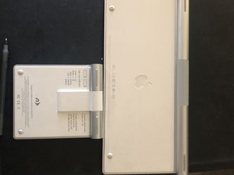 apple keyboard. W/ Numeric pad