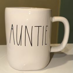 Rae Dunn AUNTIE Ceramic Mug