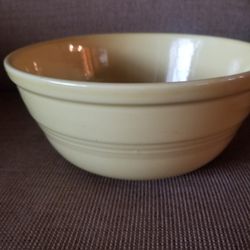 1940's ringware mixing bowl in yellow 