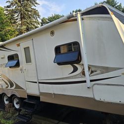 2008 Keystone Camper. Sleeps 8