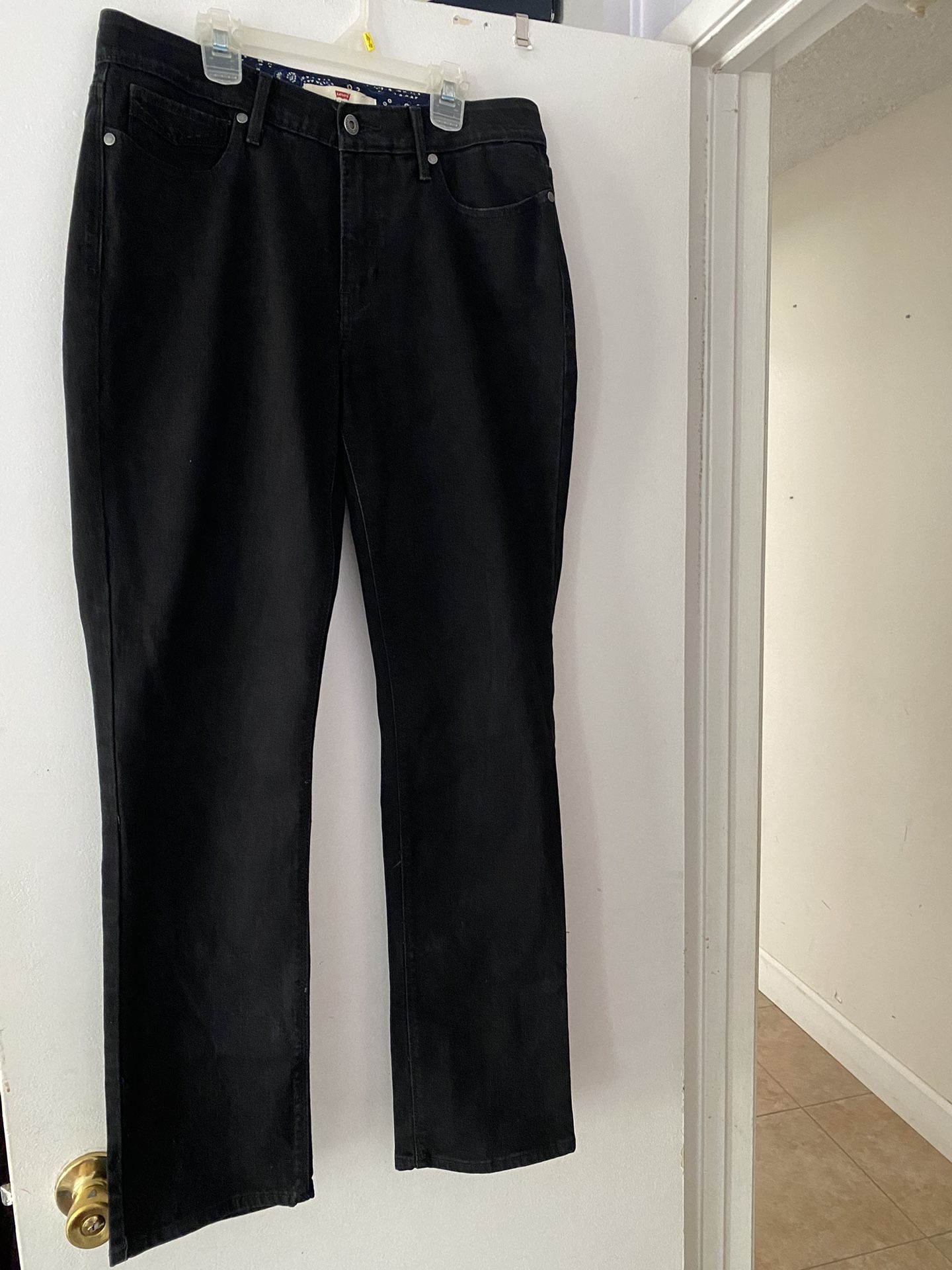 Levi’s black jeans