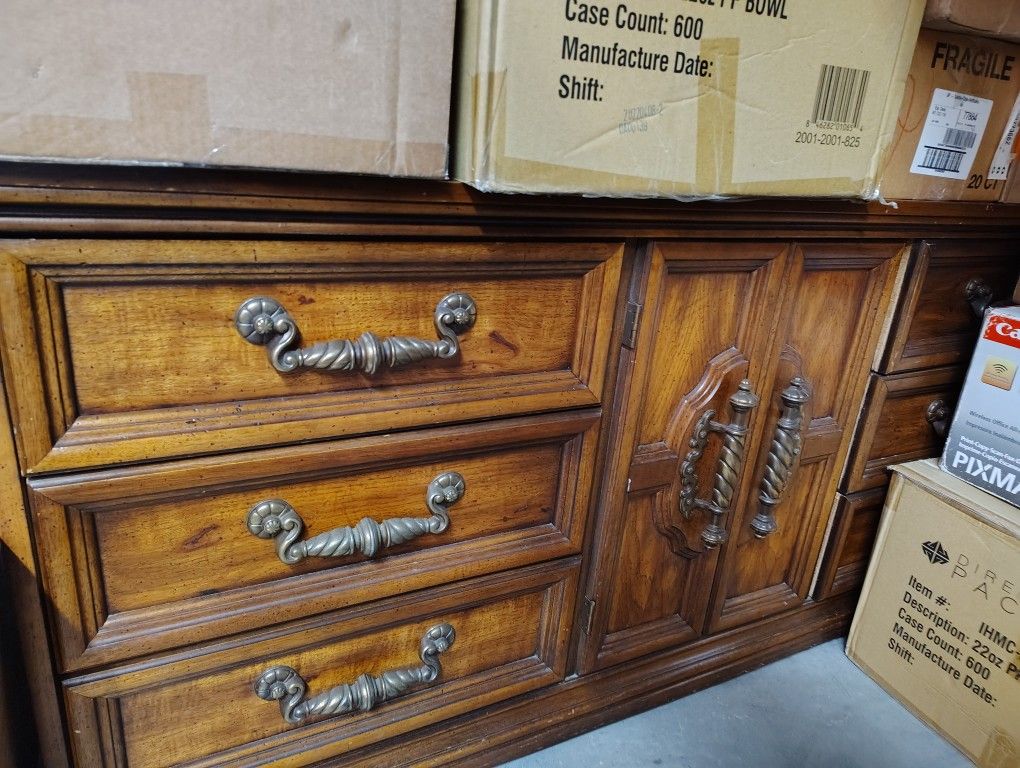 Dresser W/Mirror