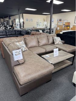 Leather Sectional. 🚚WE DELIVER🚚