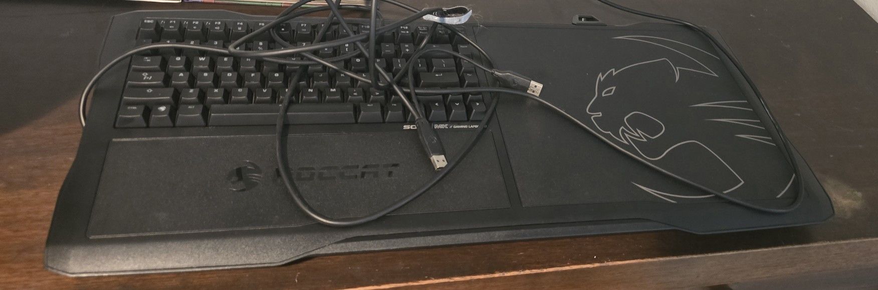 Roccat Sova Mechanical Keyboard Lap Pad