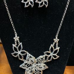 Brand New Fashion Jewelry. Necklace Earring Set