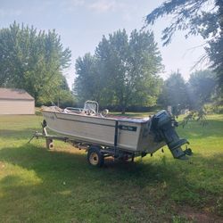 17ft Blue Fin 1980 Model Beige 50HP Evinrude Outboard