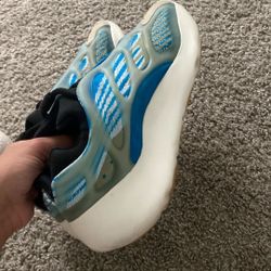 Yeezy 700 V3 Arzareth  Size 9 Price Negotiable