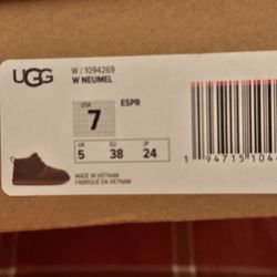 BRAND NEW UGGS IN THE BOX❤️ Size7