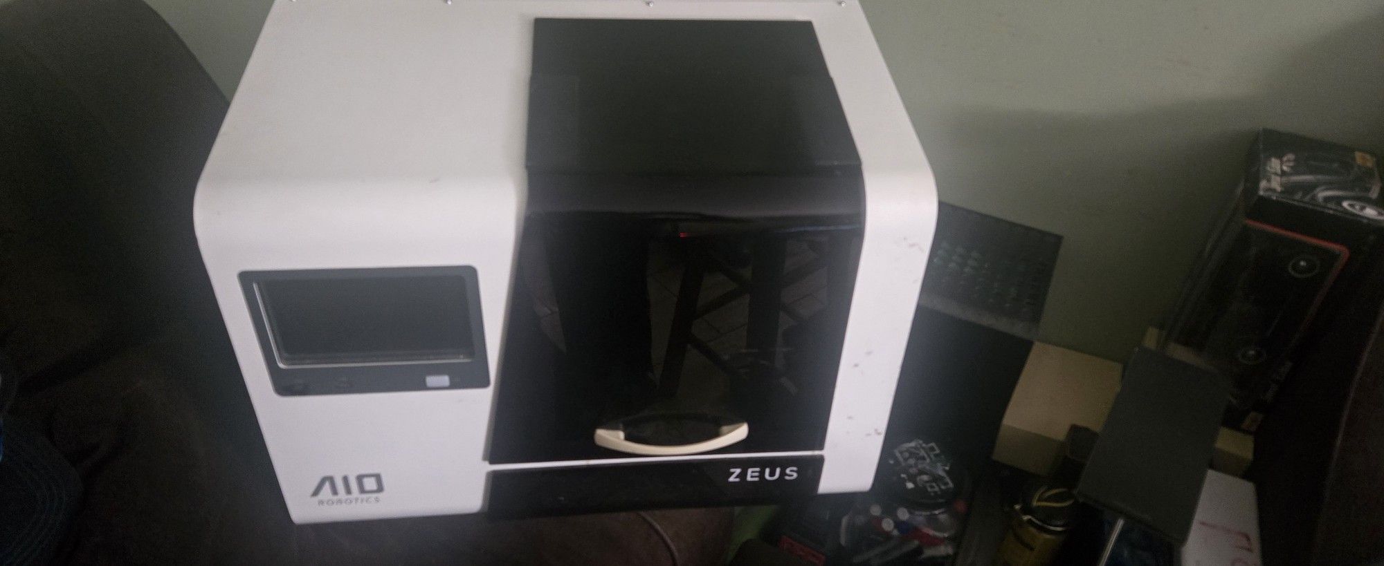 AIO Robotics ZEUS 3d Printer Scanner  Sold AS-IS 
I don't have the power supply 
I have two  available 
Exellent Condition 
But I don't know the worki