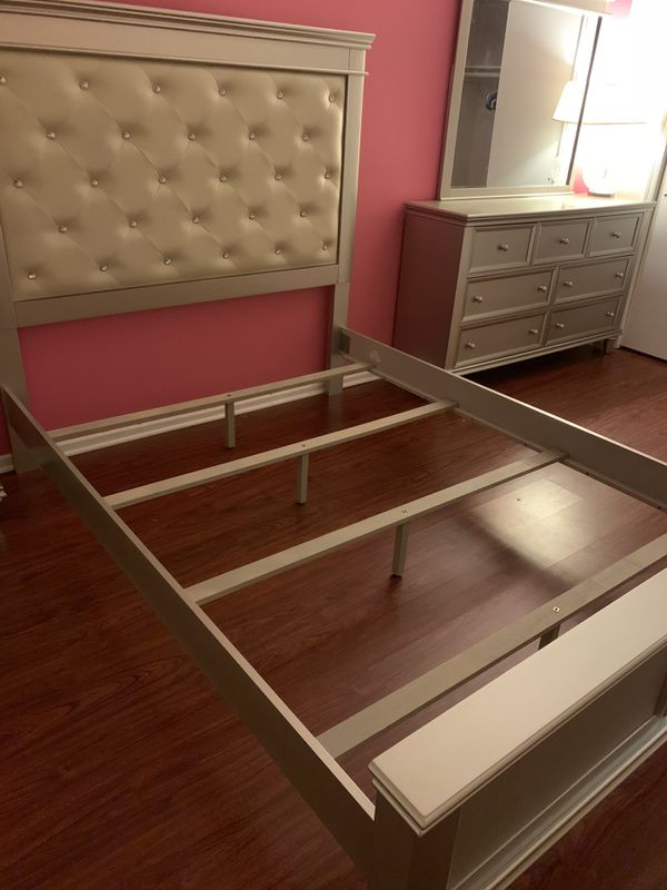 Tiffany 4 Piece Queen Bedroom Set For Sale In Lumberton Nj Offerup