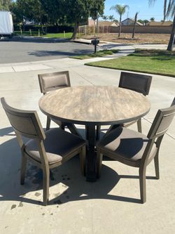 Round Dining Table Set with 4 Chairs