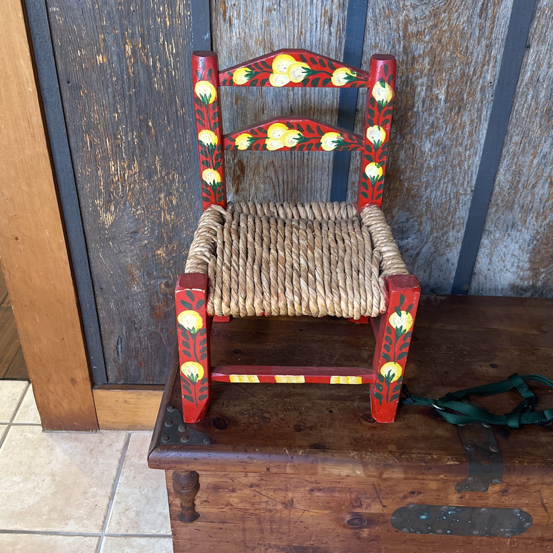 VINTAGE MEXICAN CHILD S DOLL CHAIR 