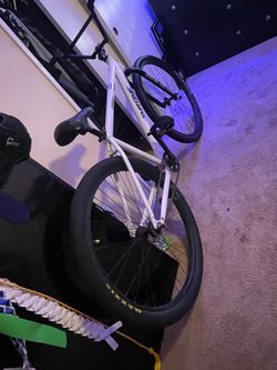 Trade/sell throne 29 inch