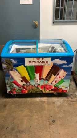 Ice cream display freezer