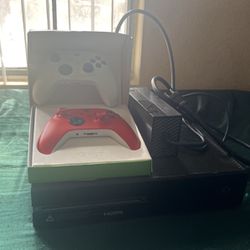 Xbox One And 2 Brand New Controllers 