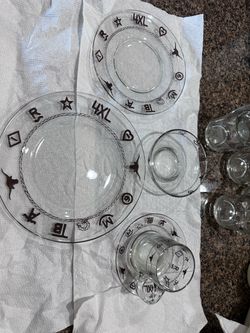 Western Glass Plates and Cups Set