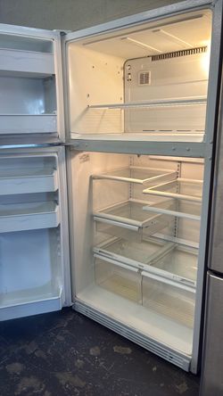 Like new Kenmore refrigerator
