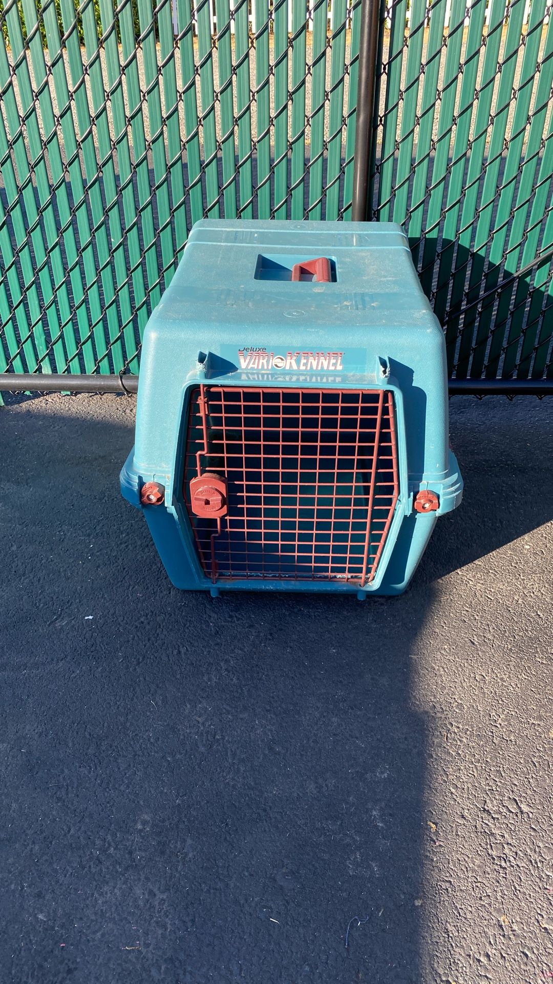 Deluxe Bari Kennel