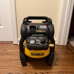 2.5 Gal. 140 psi Portable Electric Pancake Air Compressor