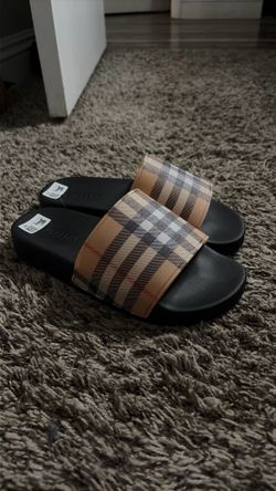 Burberry slides size