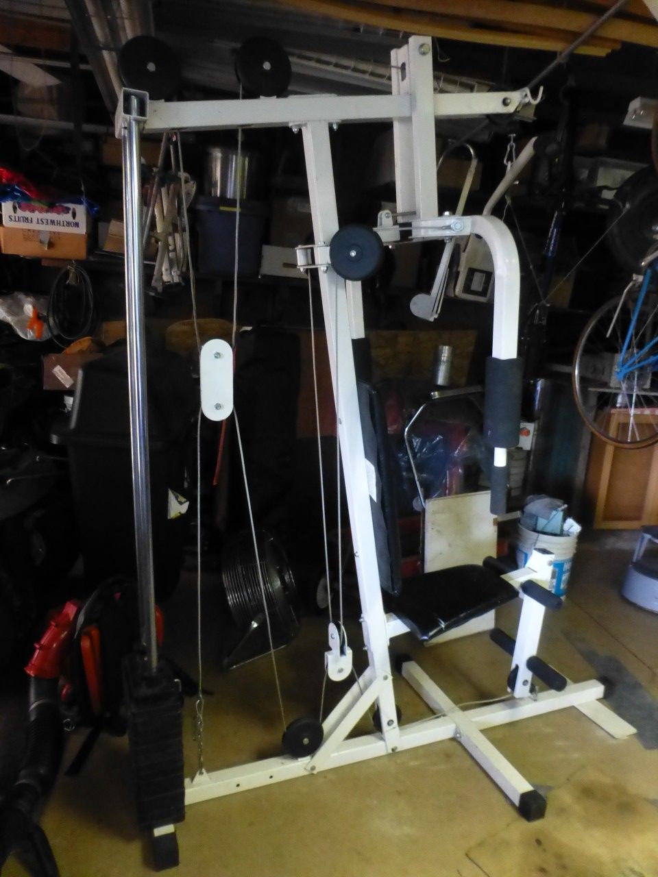 BMI 8900 150 lb gym station