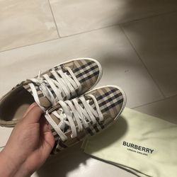 Women’s Burberry Sneakers 