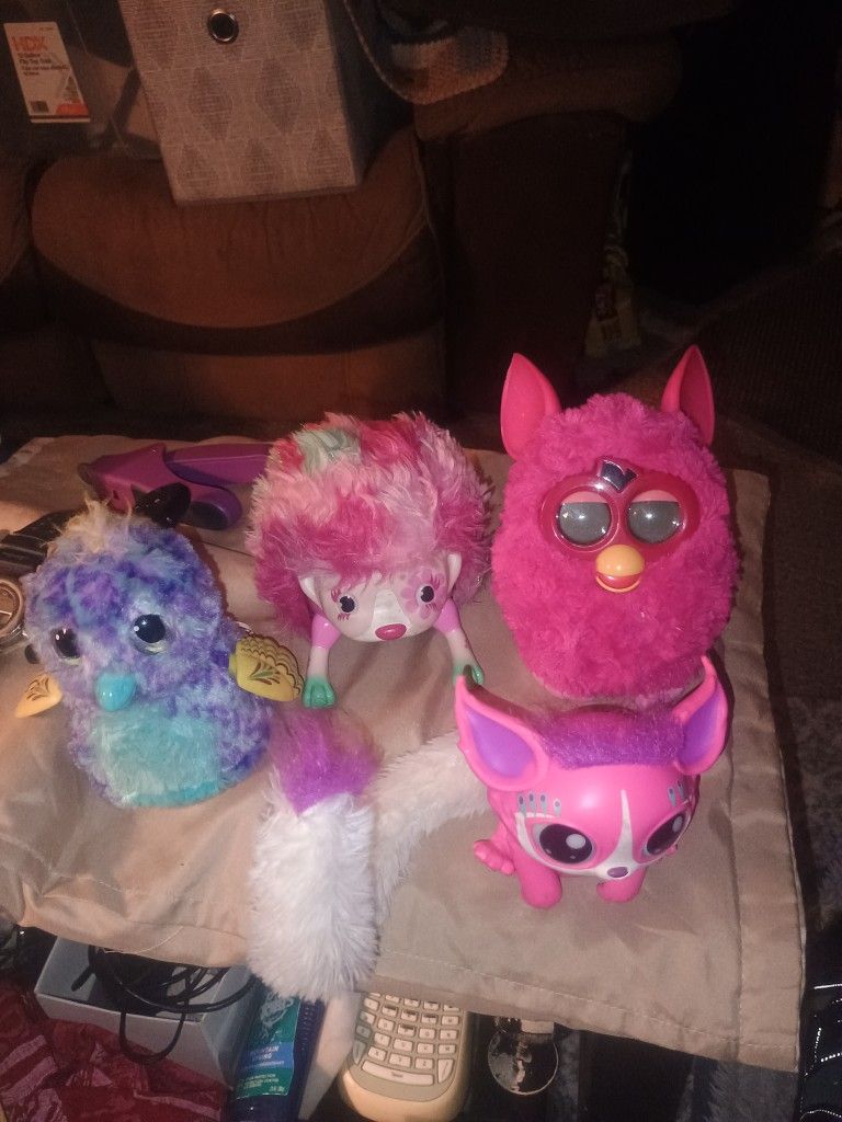 Furbys And Friends Lot