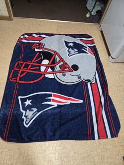 LARGE NEW ENGLAND PATRIOTS  FLEECE THROW