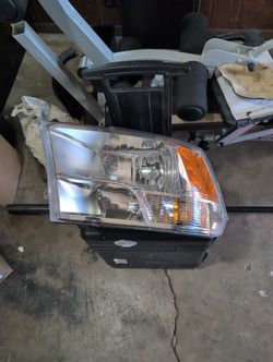 2011 RAM 1500 Driver Side Headlight