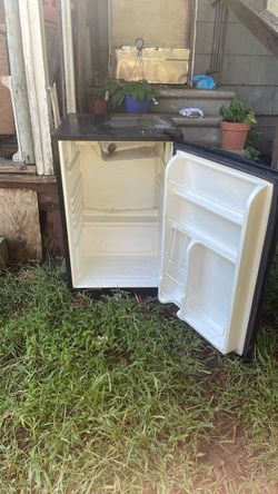 Mini fridge