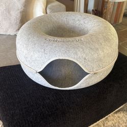 Cattasaurus Cat House