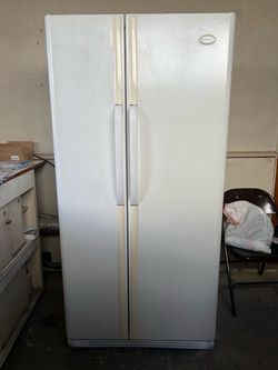 Clean 32in Wide Frigidaire Refrigerator French Doors Working Condition