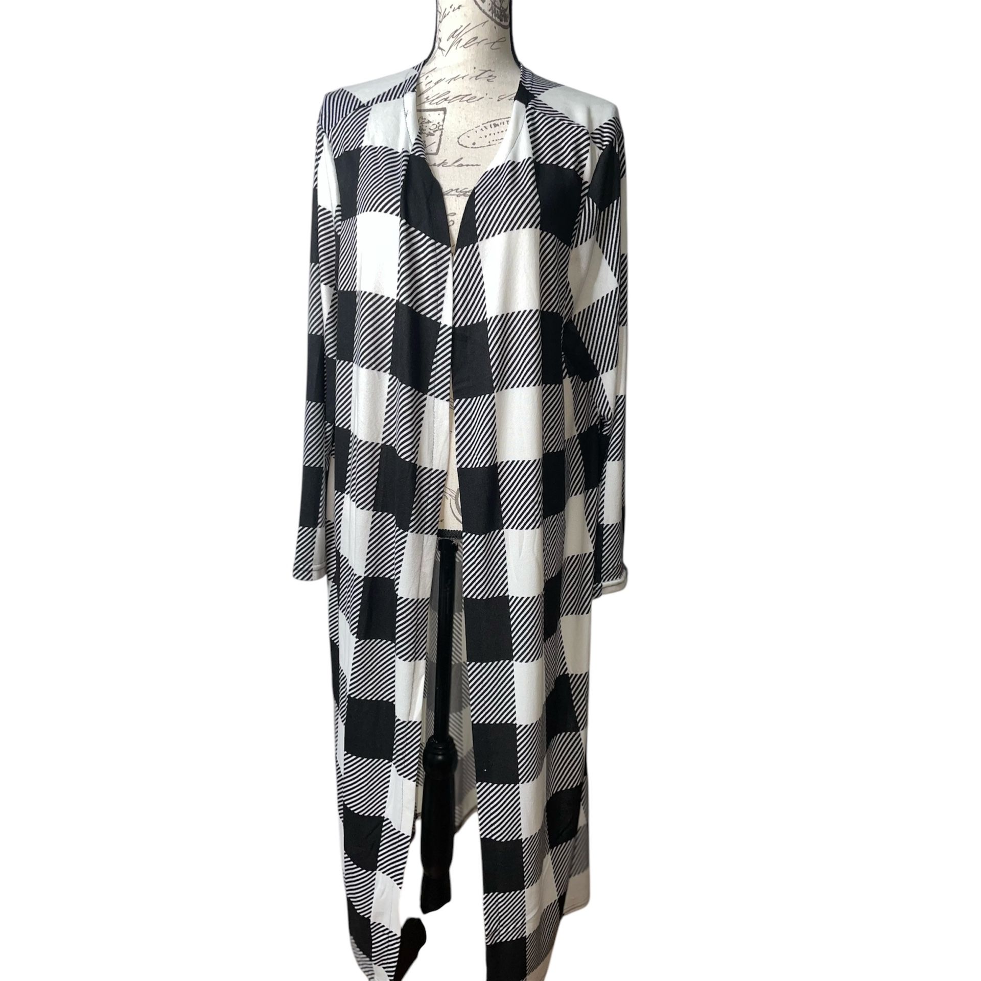 Black and white checkerboard long sleeve cardigan size 4X