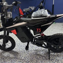 Kids Electric Dirt Bike, 36v 300 Watt , 16mph, 25 Mile Range ,10 In Tires , For Smaller Kids 