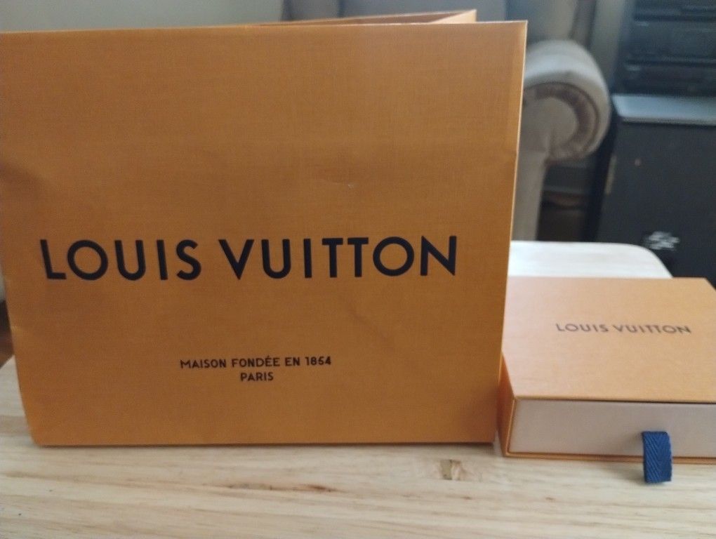 LOUIS VUITTON (BOX AND BAG ONLY)