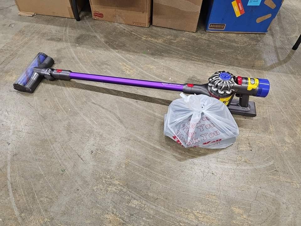 Dyson v8 Animal plus rechargeable vacuum with charger & Attachments
$250 FIRM
LAST ONE!