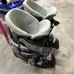 Salomon Woman Ski Boot Size 7, 24.5