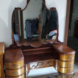 beautiful 1800,s vanity