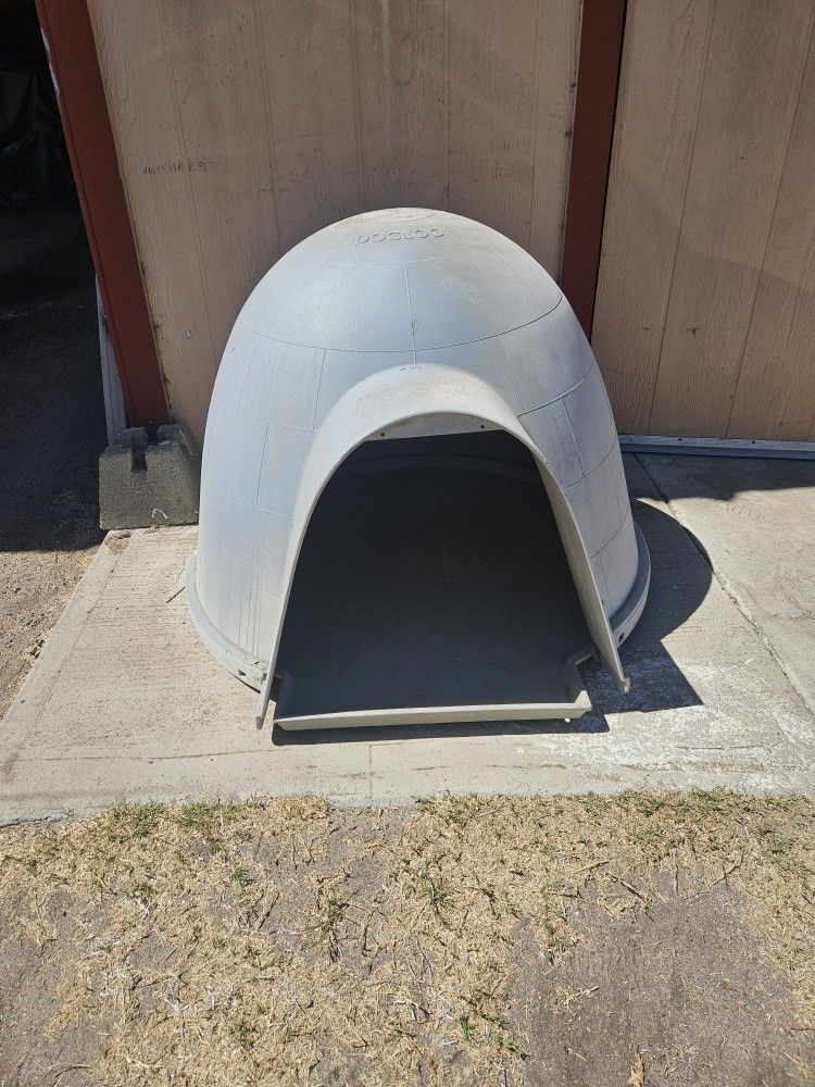 Large Dog House (German Shepherd Dog Size)