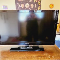 Samsung 40 Inch LCD TV with Remote