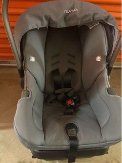 Nuna car seat with base