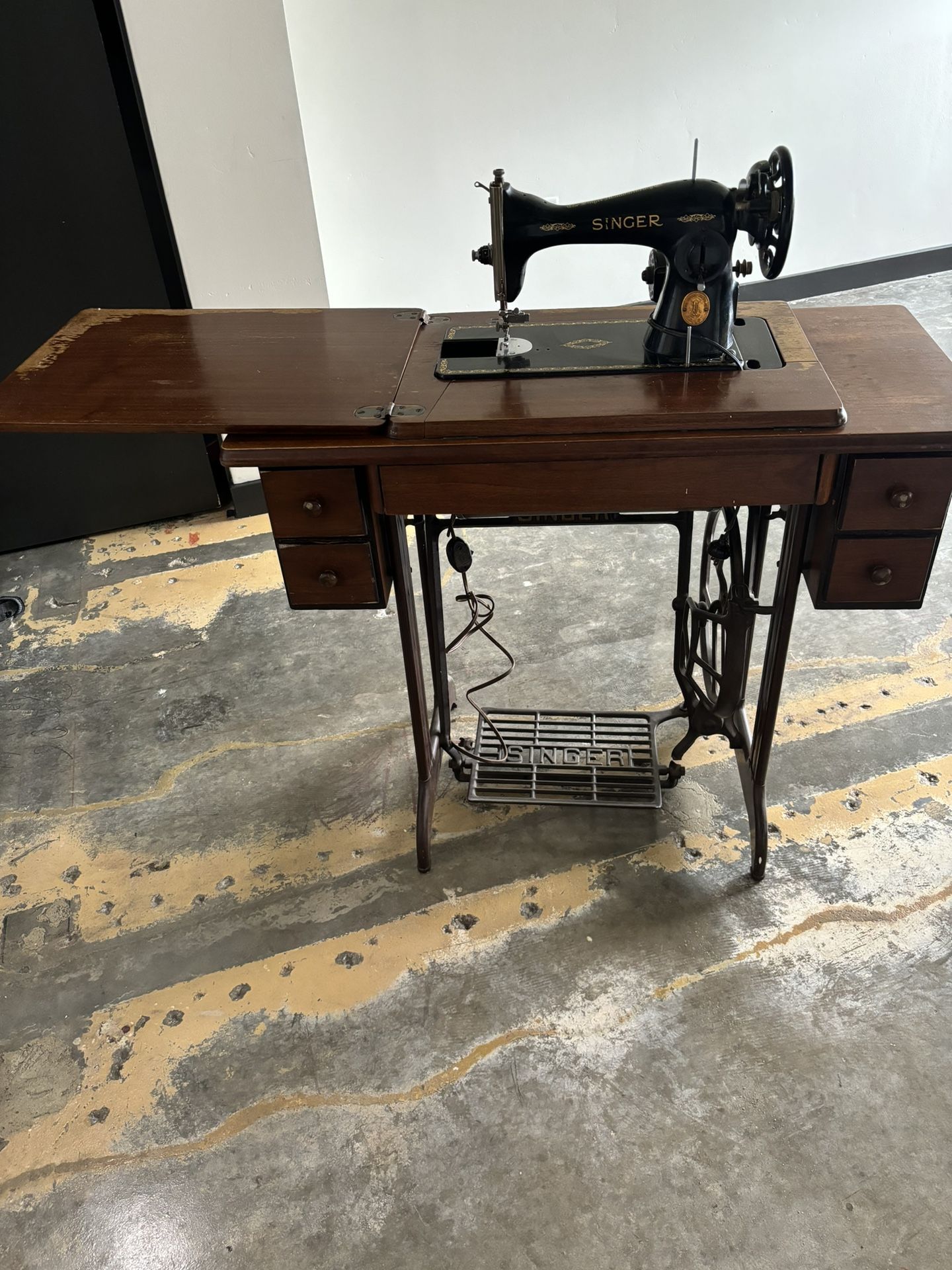 1910s Singer Sewing Machine