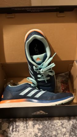 Adidas women’s 8 1/2