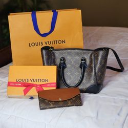 Louis Vuitton Purse (Authentic)