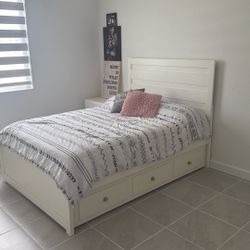 Bedroom Set / Juego De Cuarto